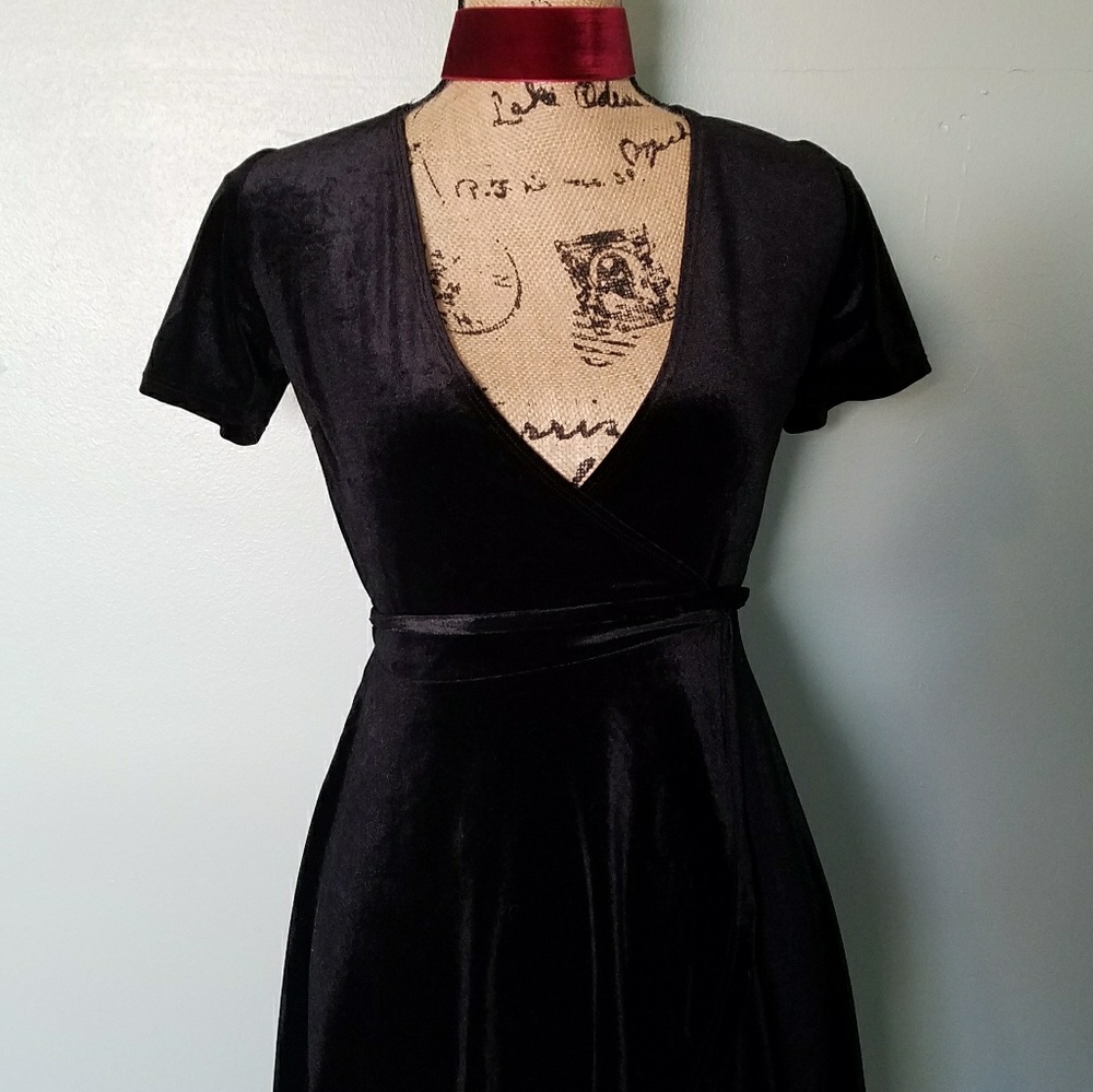 Forever 21 Black Velvet Dress